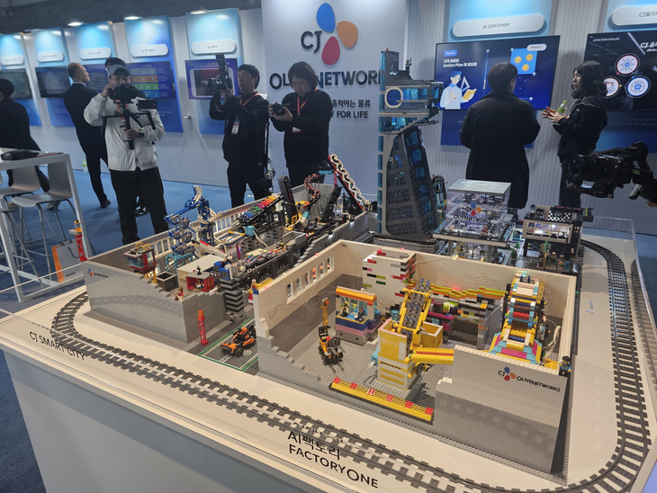 2026 스마트 공장·자동화 산업전(AW 2026) CJ올리브네트웍스 부스. 사진=박규빈 기자