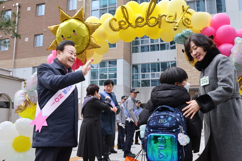 김성제 의왕시장 3일 의왕푸른초등학교 개교 첫 등교 현장 축하