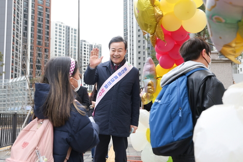 김성제 의왕시장 3일 의왕푸른초등학교 개교 첫 등교 현장 축하