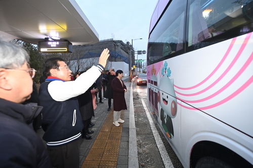 이현재 하남시장 3일 통학순환버스 시승해 학생 격려