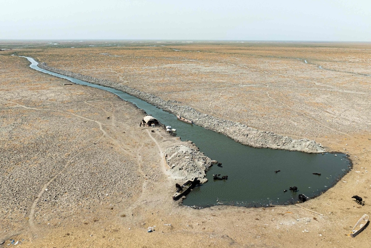 TOPSHOT-IRAQ-DROUGHT-WATER