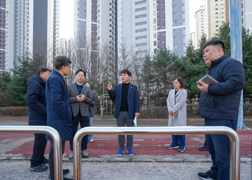 정병용-오승철 하남시의회 의원 4일 미사역 호반써밋 민원의날 접수된 주민 불편 사항 해결 위해 현장점검 실시