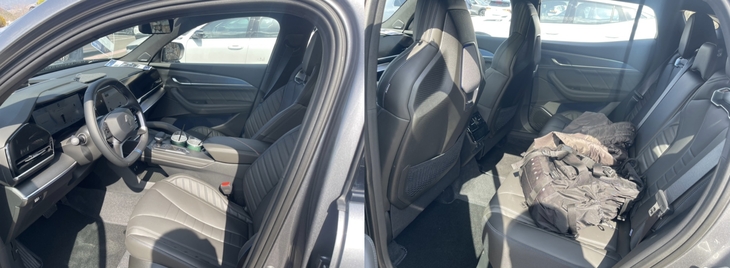 르노코리아 '필랑트' 1열(왼쪽)·2열. 사진=박지성 기자