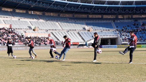 김병전 부천시의회 의장 7일 부천FC1995 홈 개막전 찾아 선수단 응원