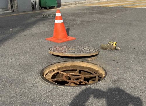 광명시 맨홀 추락방지시설 설치 현장