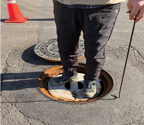 광명시 맨홀 추락방지시설 설치 현장