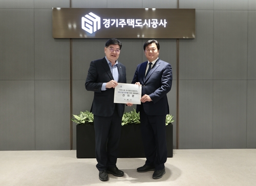 임병택 시흥시장(오른쪽)-김용진 GH사장 10일 만남