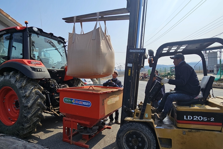 예천군, 토양개량제 공급·공동살포 추진…농업환경 개선