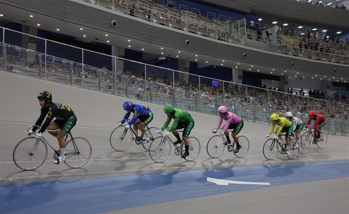 광명 광명스피돔에서 경륜선수들 경주 전개