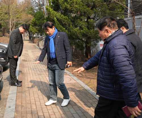 정병용 하남시의회 의원 11일 꽃뫼마을1단지 현장점검