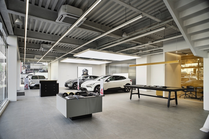 폴스타코리아가 중부권에 마련한 오프라인 거점 '폴스타 스페이스 대전' 내부 전경.