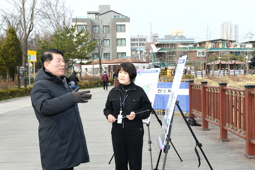 백경현 구리시장 13일 이문안호수공원 시설 확충 사업 현장 점검