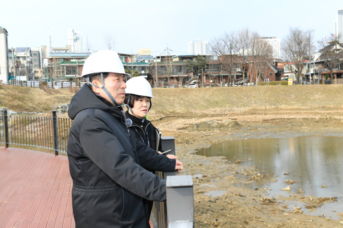 백경현 구리시장 13일 이문안호수공원 시설 확충 사업 현장 점검
