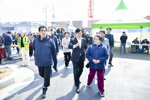 김병수 김포시장 16일 대곶면 대명항 신축 수산물직판장 현장점검