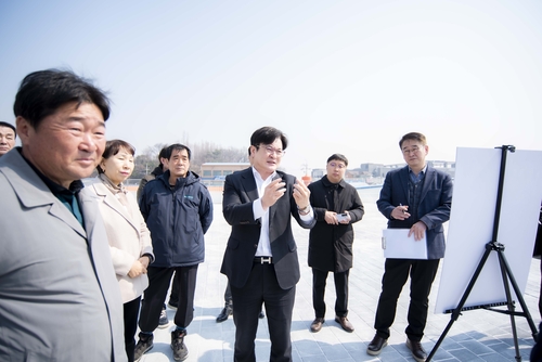 김병수 김포시장 16일 대곶면 대명항 신축 수산물직판장 현장점검