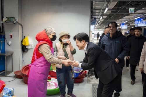 김병수 김포시장 16일 대곶면 대명항 신축 수산물직판장 현장점검