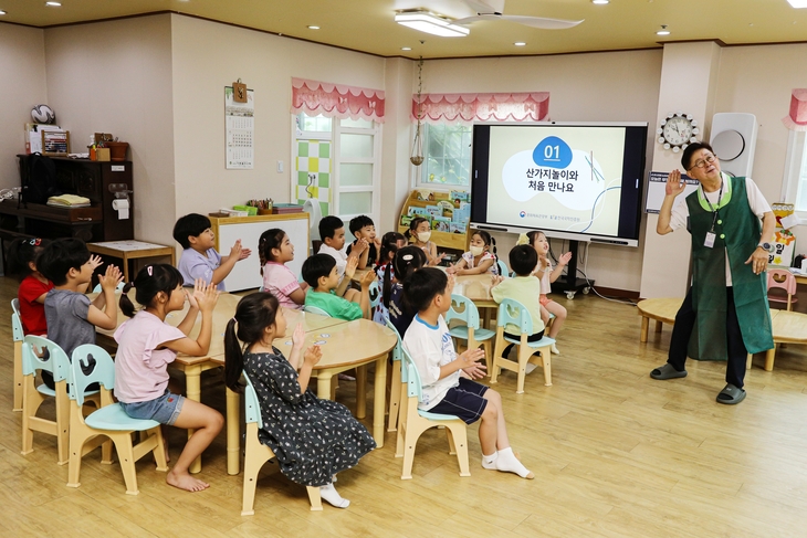 한국국학진흥원, '전통나눔 할아버지' 2기 모집…세대 잇는 전통문화 교육 확대