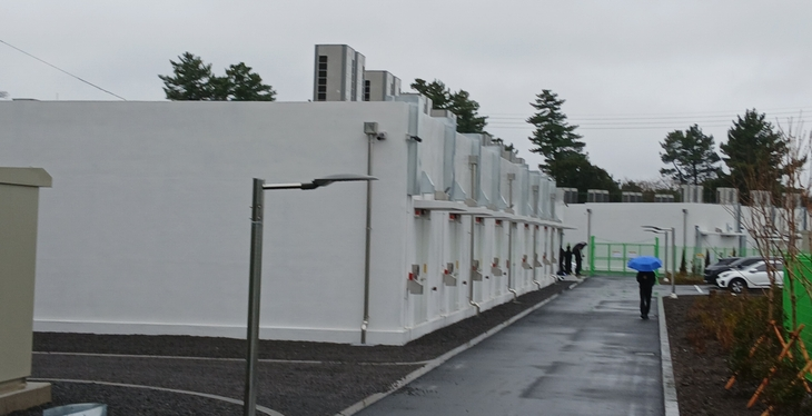 제주 조천읍 북촌리에 위치한 에너지저장장치(ESS)인 북촌 베스 발전소의 모습. 사진= 이원희 기자