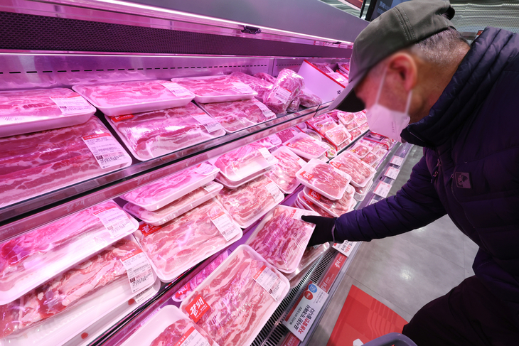 설 지나도 할인은 계속…롯데마트, 돼지고기 특가 판매