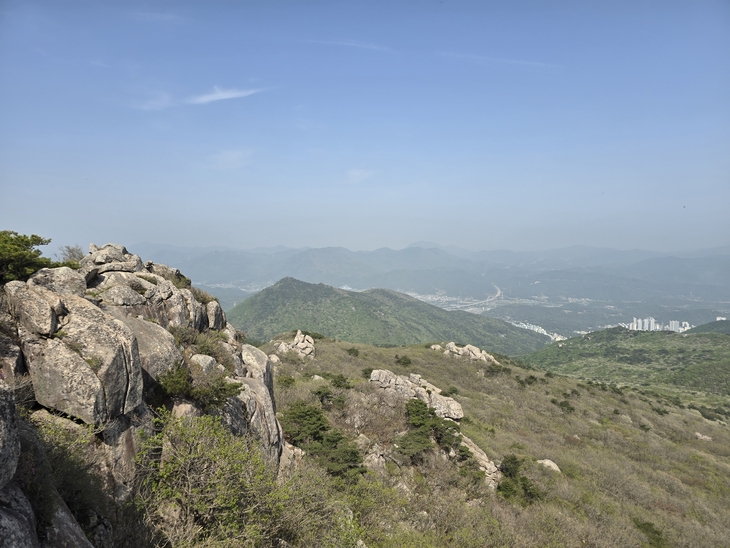 금정산 국립공원 정상에 바로 본 전경.