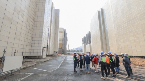 신계용 과천시장 17일 '과천8-9단지 재건축 정비사업' 건축물 해체 공사 현장점검