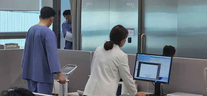 서울 강서구 공항동 대한항공 본사 내 항공우주의료센터에서 직원들이 건강 검진을 받는 모습. 사진은 기사와 관계 없음. 사진=박규빈 기자