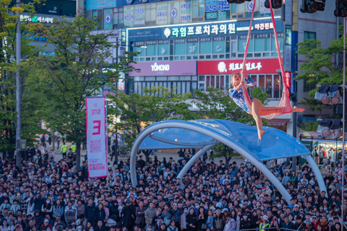2026년 제22회 안산국제거리극축제 개막작 동춘서커스의 '버라이어티 서커스쇼'