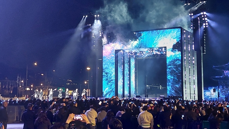 [현장+] BTS 컴백 광화문 ‘들썩’…일부 시민들 ‘아쉬움’