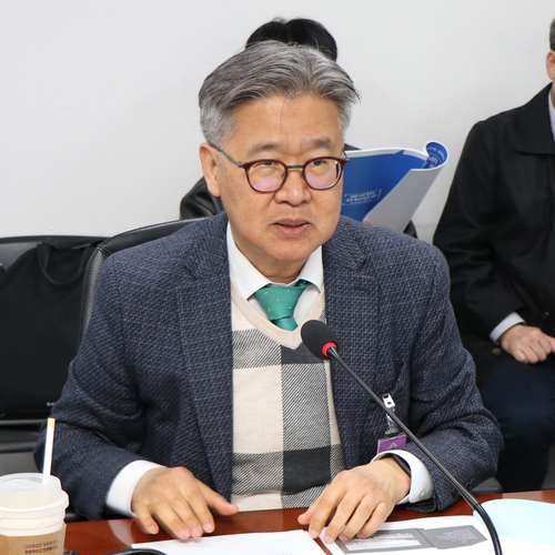 문주현 단국대 에너지공학과 교수가 25일 서울 여의도 국회서 열린 '제9회 원자력 세미나'에서 주제발표하고 있다. 사진= 송기우 기자