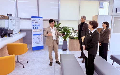 김병수 김포시장 24일 김포한강신도시 여권민원실 현장행정 실시