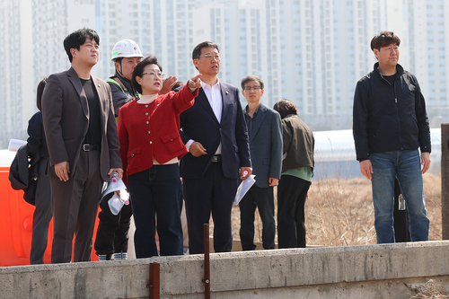 시흥시의회 교육복지위원회 26일 신안산선 12번 환기구 인근 염수 배수시설 현장 점검 진행