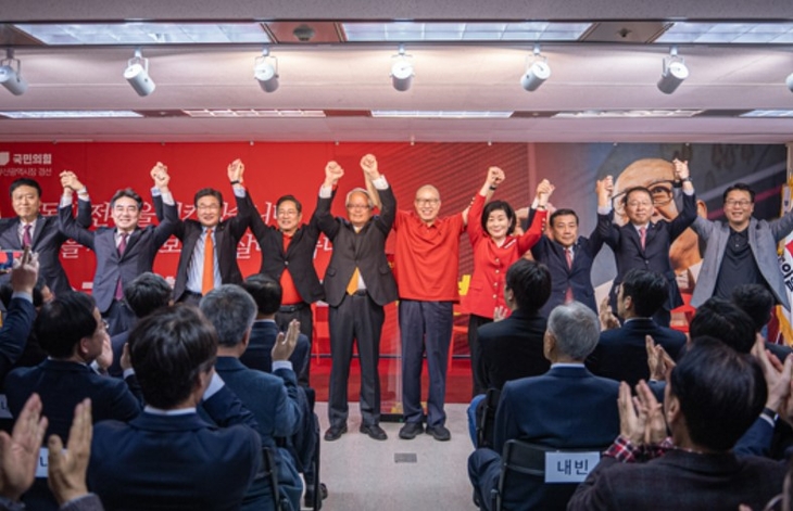 국민의힘 박형준 부산시장이 28일 부산진구에 경선캠프를 열고 본격적인 선거전에 들어갔다.
