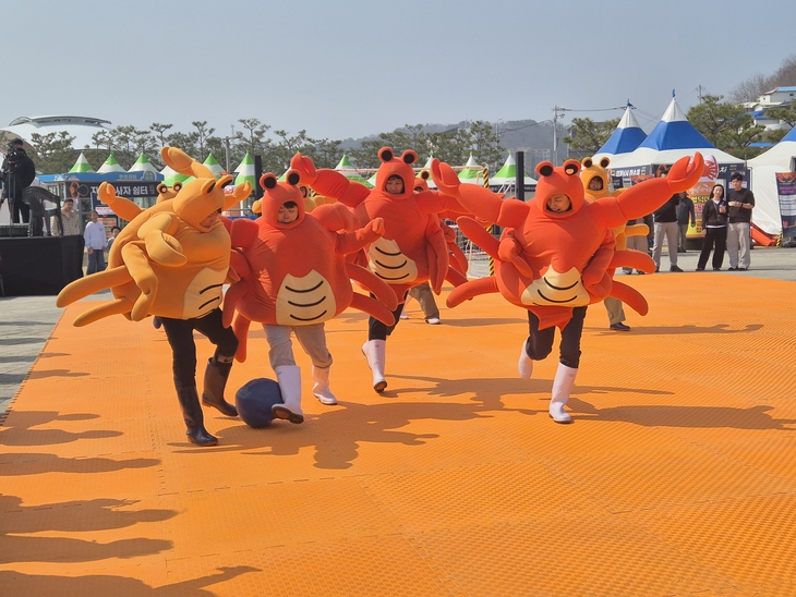 제29회 영덕대게축제 성료, 8만 인파 몰려 '경북 대표 축제' 입증