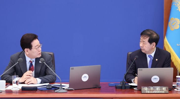 질문하는 이재명 대통령