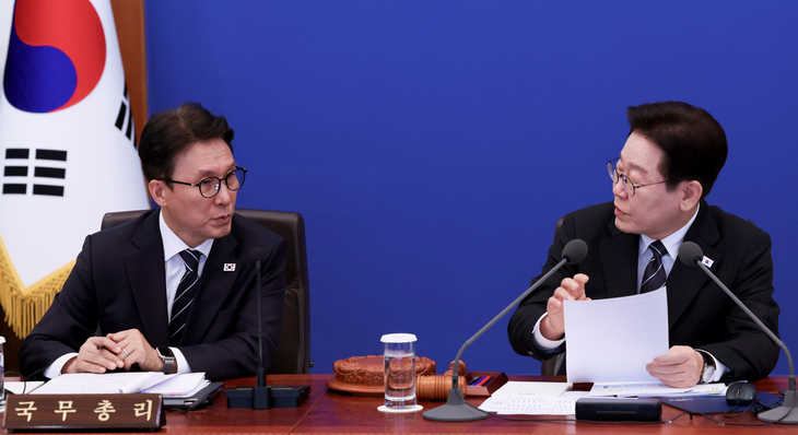 총리에게 질문하는 이재명 대통령