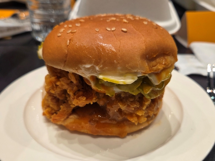 맘스터치 '매직풍 싸이버거'