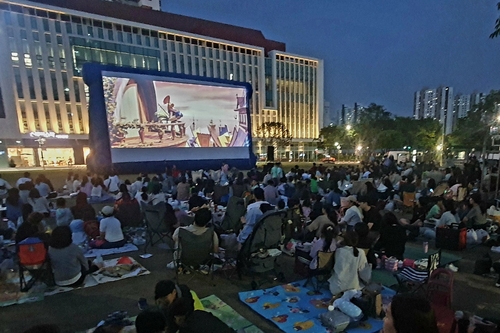 부천시청 잔디광장에서 열린 '오픈시네마' 현장