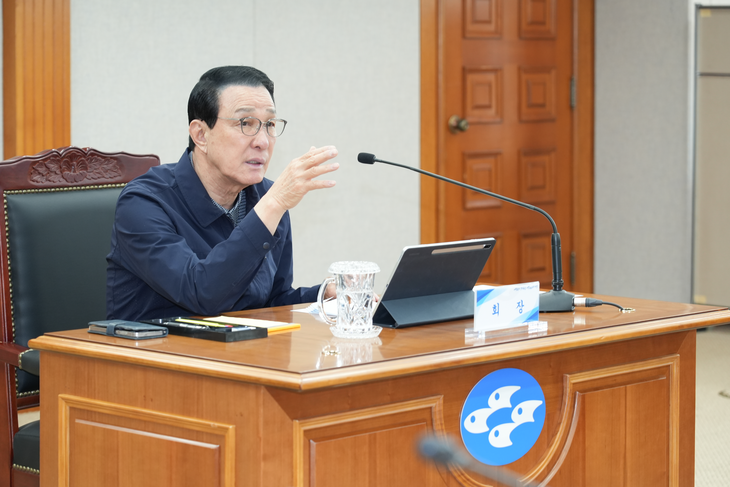 2일 노동진 수협중앙회장이 중동전쟁 비상 대응대책반 회의를 주재하고 있다.