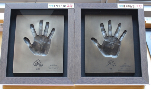 그룹 방탄소년단(BTS) 슈가-RM 핸드프린팅