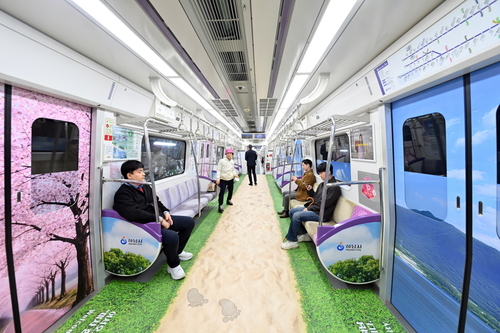 지하철 5호선 전동차 내부 하남시 풍경열차