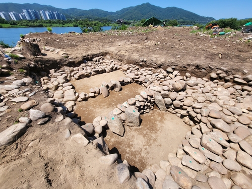 양평 양강섬 적석분구묘 무덤칸 내부