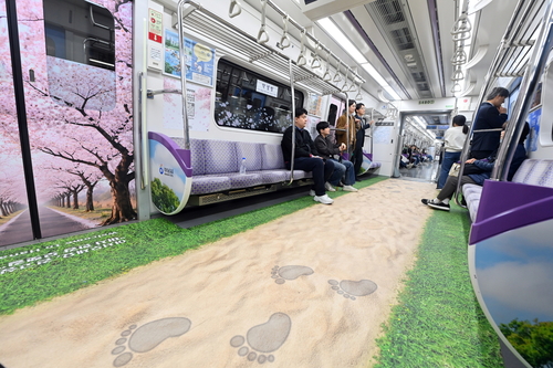 지하철 5호선 전동차 내부 하남시 풍경열차