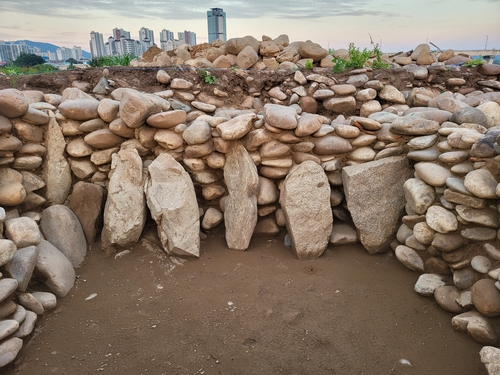 양평 양강섬 적석분구묘 무덤칸 내부