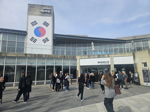 다양한 국적 외국인 김포시 애기봉평화생태공원 방문