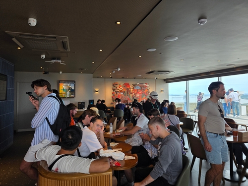 다양한 국적 외국인 김포시 애기봉평화생태공원 방문