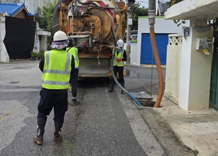 익산 도심 '빗물받이' 대청소…집중호우 침수 막는다
