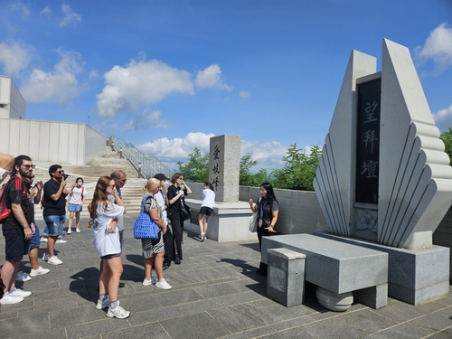 다양한 국적 외국인 김포시 애기봉평화생태공원 방문