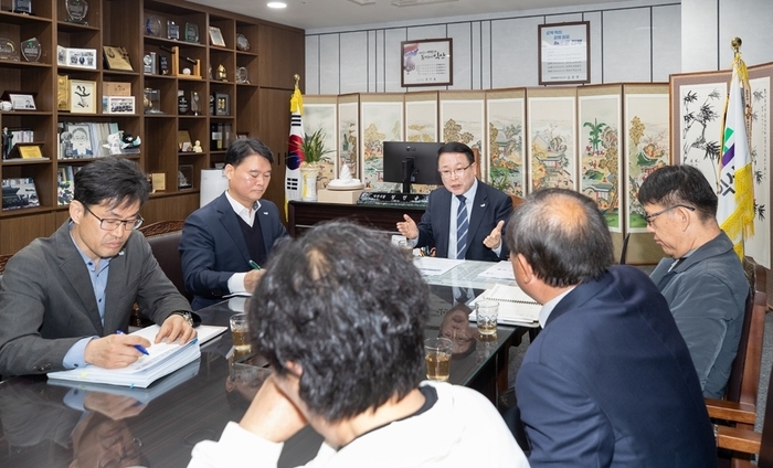 정헌율 익산시장, 로컬푸드조합 만나 “농가 피해 없어야
