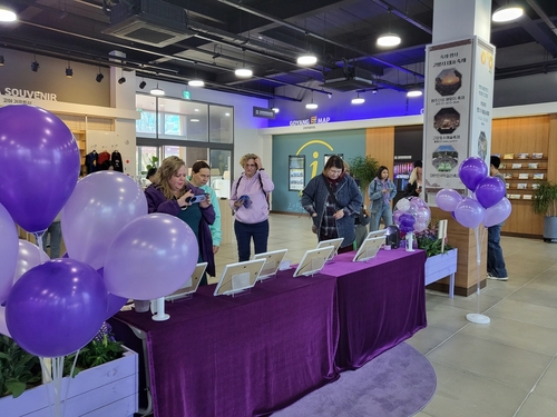 고양관광정보센터 BTS 핸드프린팅 특별전 현장