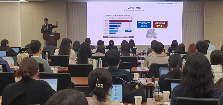 우리금융그룹은 15일 오전 서울 중구 우리은행 본점에서 '우리파이낸스포럼'을 개최하고 투자 관점을 공유했다.